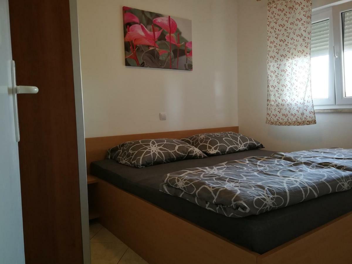 Apartments Erzen 140 Медулин Екстериор снимка